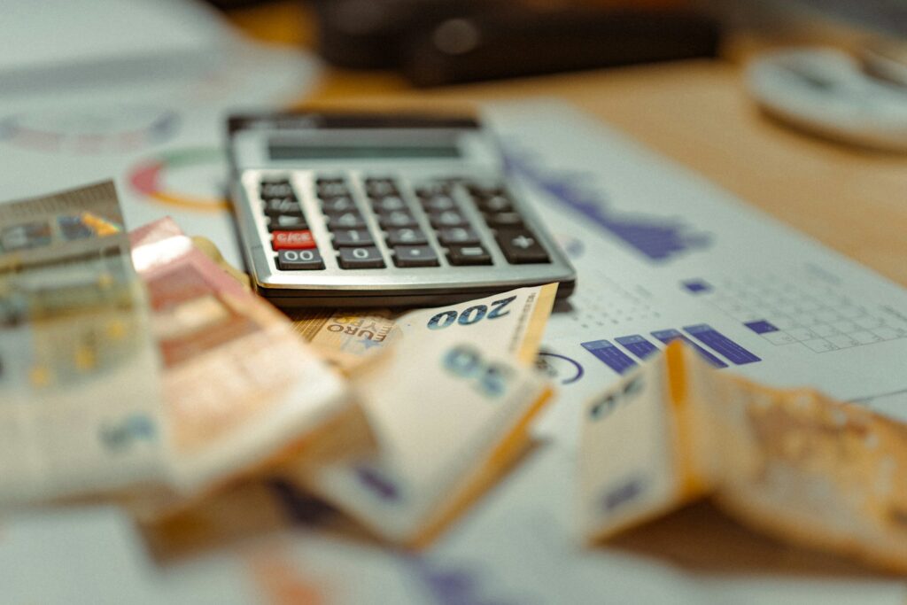 Calculadora sobre billetes